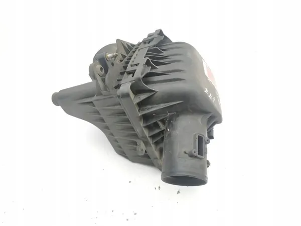 Chrysler Grand Voyager V 2011 Ilmansuodattimen kotelo image 2