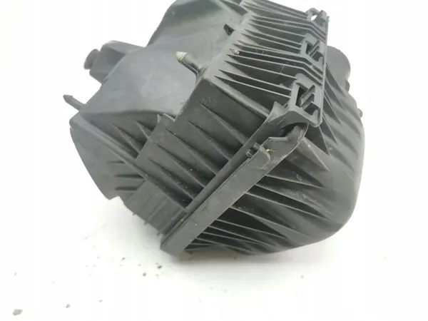 Chrysler Grand Voyager V 2011 Ilmansuodattimen kotelo image 5