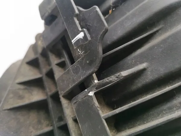 Chrysler Grand Voyager V 2011 Ilmansuodattimen kotelo image 8