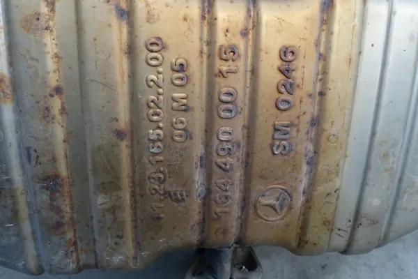 Mercedes W164 GL 4.7/5.5 Keskusvaimennin OEM 1644900015 image 3