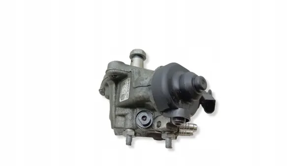 Pompe à injection VW Passat B7 2.0 TDI OEM 03L130755L image 5