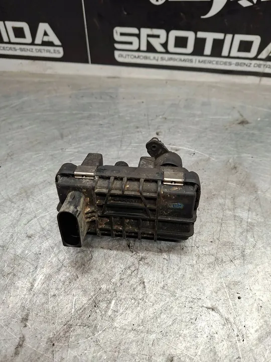 Mercedes E200 CDI W211 Actionneur Turbo 712120 image 1