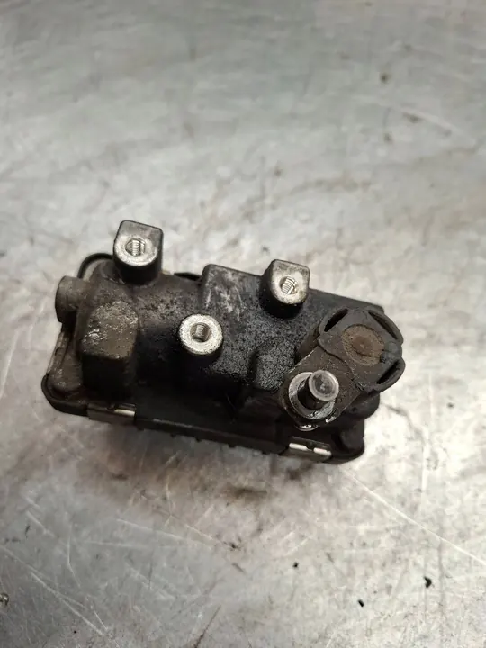 Mercedes E200 CDI W211 Actionneur Turbo 712120 image 3