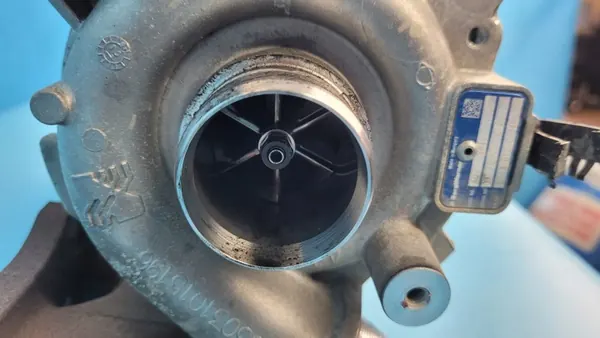 Turbo Opel Vivaro C OEM 9840533580 - Peça usada image 3