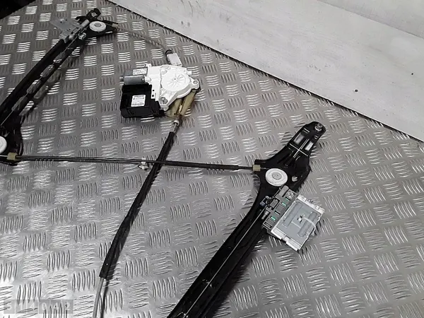 Raamregel Audi TT 2008 8j0837462d image 3