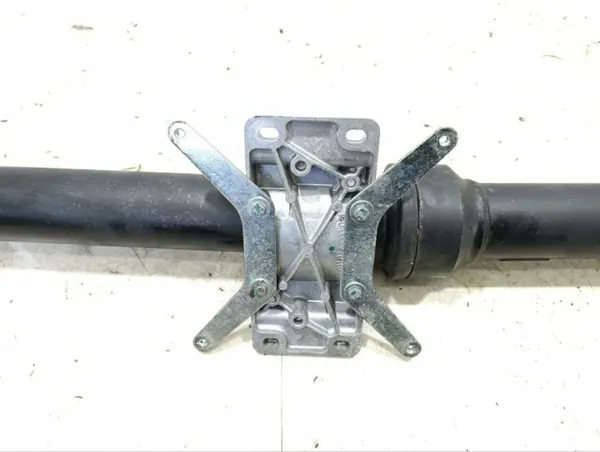 Maserati Quattroporte 04-12 Vetoakseli OEM 246683 image 3