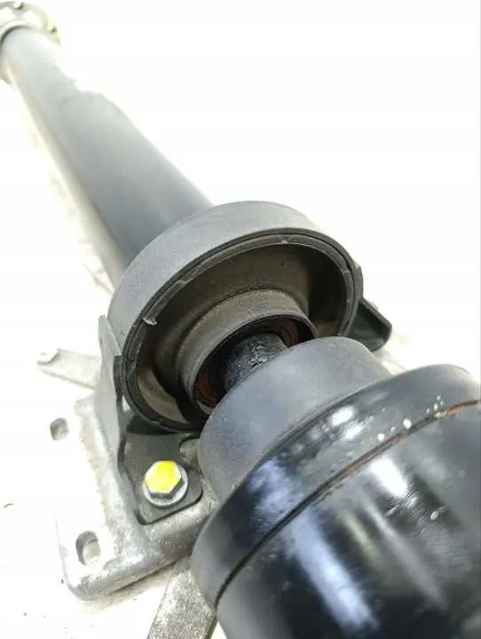 Maserati Quattroporte 04-12 Vetoakseli OEM 246683 image 4