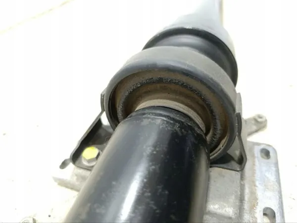 Maserati Quattroporte 04-12 Vetoakseli OEM 246683 image 5