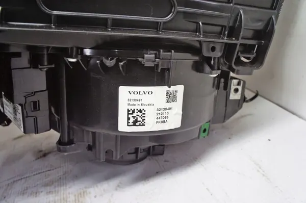 UW227 Lämmitin Volvo XC40 T3 1.5i - OEM 32130491 image 3