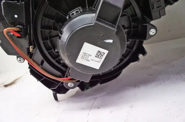 UW227 Lämmitin Volvo XC40 T3 1.5i - OEM 32130491 image 7