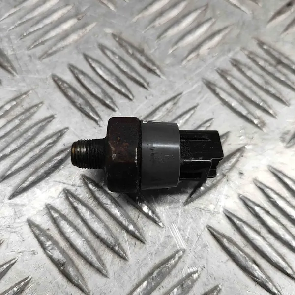 Öljynpaineanturi VOLVO S90 2.0L 2019 OEM 31405635 image 2