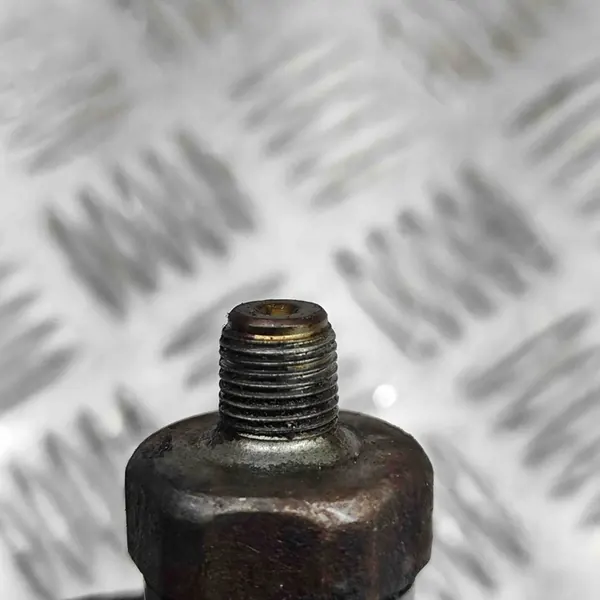 Öljynpaineanturi VOLVO S90 2.0L 2019 OEM 31405635 image 6