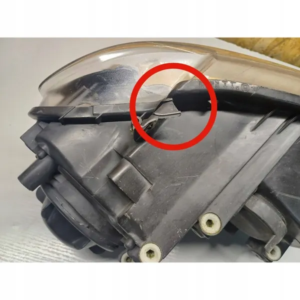 Vasemmalla etuvalo Volkswagen Touran II 2011 image 7