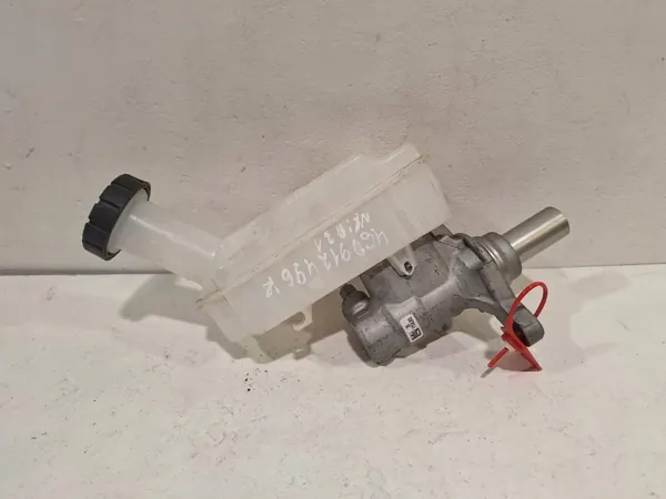 Jarrunesteensäiliön pumppu OEM 460912496R Käytetty image 2