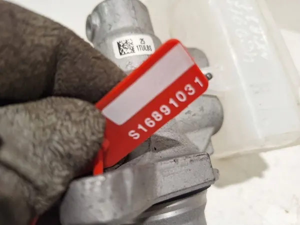 Jarrunesteensäiliön pumppu OEM 460912496R Käytetty image 5