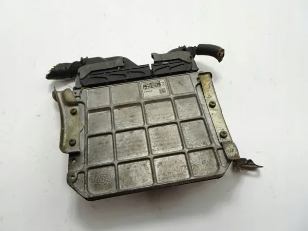 Computadora Motor Toyota OEM 89661-0F341 - Usado image 3