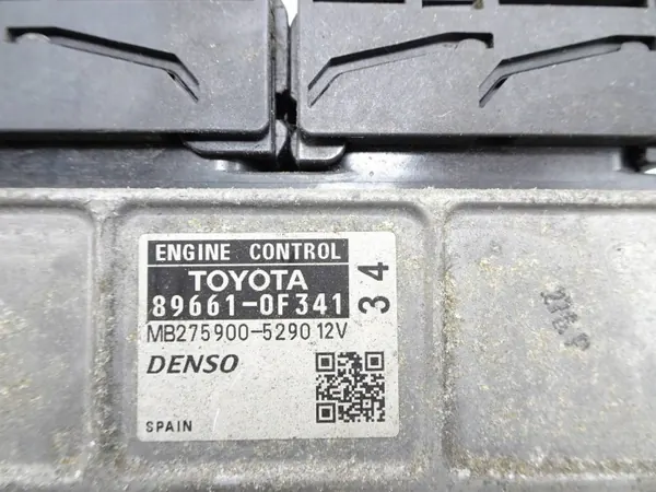 Computadora Motor Toyota OEM 89661-0F341 - Usado image 4