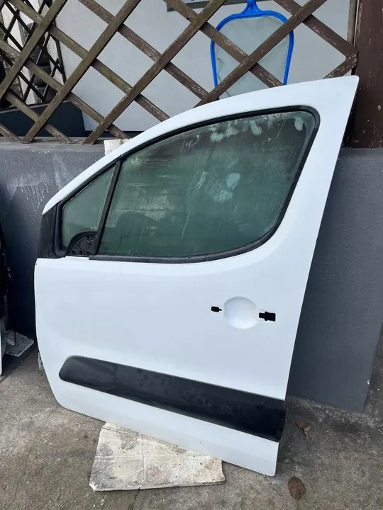 Vänster framsida dörr Citroen Berlingo III Peugeot Partner 08-18 image 2