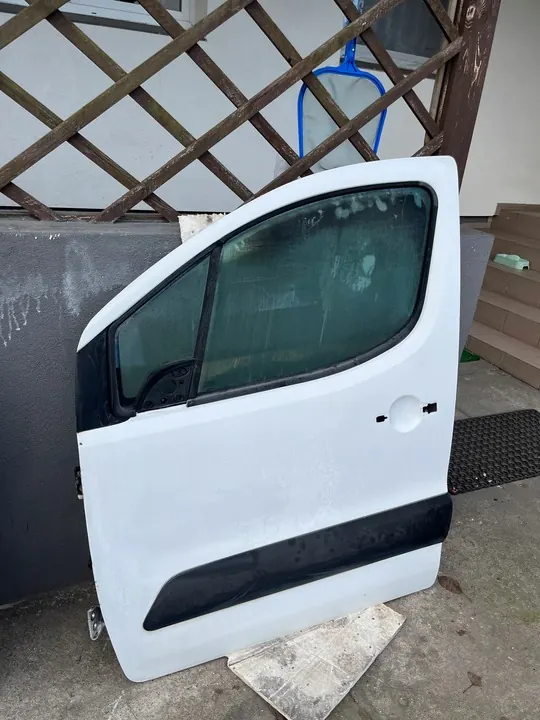 Vänster framsida dörr Citroen Berlingo III Peugeot Partner 08-18 image 3