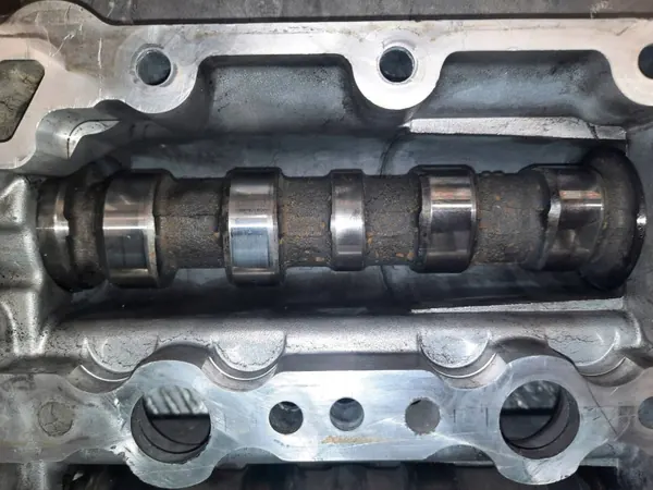 Tapa de árbol de levas OEM 504010018 para Iveco Daily 2.3 HPi image 5