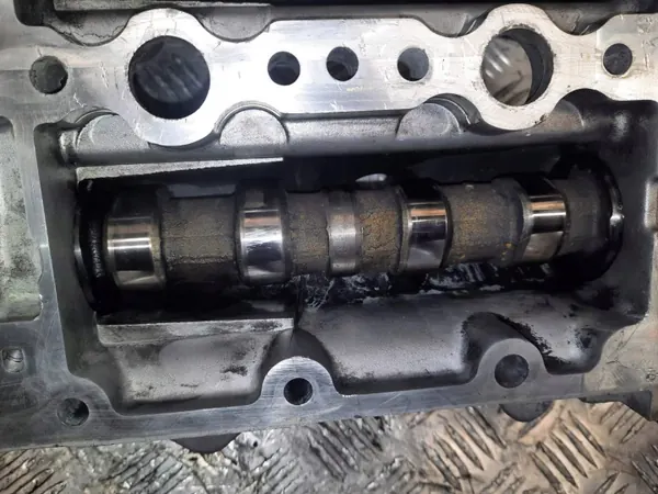 Tapa de árbol de levas OEM 504010018 para Iveco Daily 2.3 HPi image 6