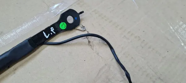 OEM 8R0857755F Etu-oikea turvavyön kiristin image 5
