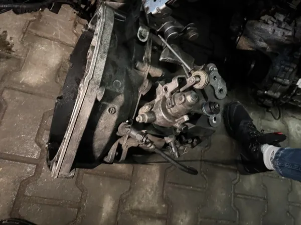 Opel Astra H Vectra C Insignia A Gearbox Case M32 image 3