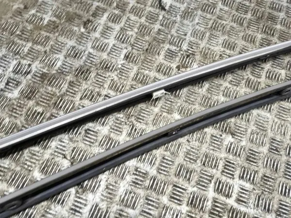 Pega traseira esquerda OEM 872303Z000 para Hyundai i40 image 5