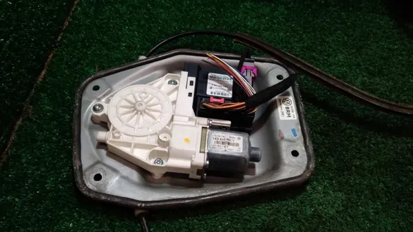 Regulador janela dianteira direita VW OEM 1K3837402T image 5