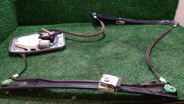 Regulador janela dianteira direita VW OEM 1K3837402T image 7