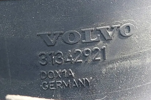 Polttoainesuodattimen kotelo VOLVO XC70 II 2.4L Diesel image 2