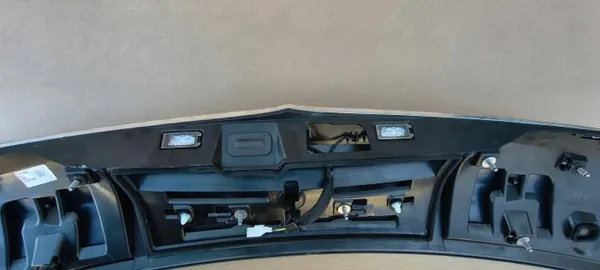 Garniture Chrome Coffre Maserati Levante OEM 670042733 image 7