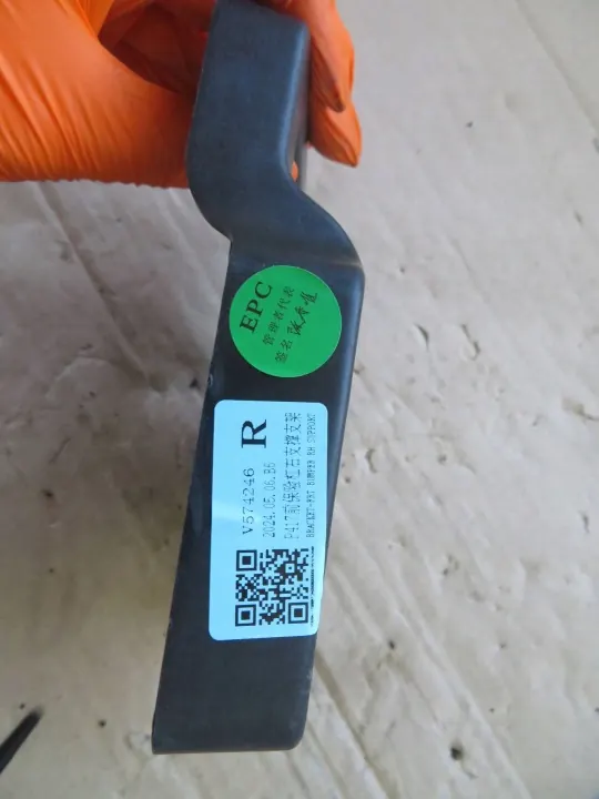 Fram säkerhetsbältesfäste höger sida OEM 80008590 image 5