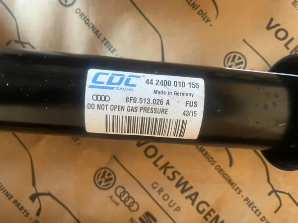 Audi A5 8T 2.0 TDI Amortisseurs AV AR OEM 8F0513025A image 5