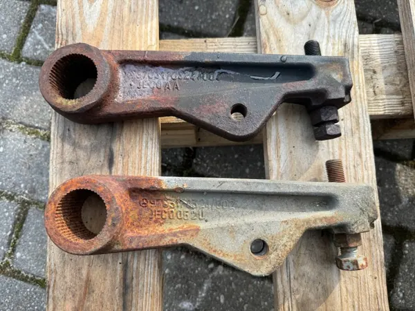 Ohjaamon kallistustuki OEM 9703170324 Mercedes Axor Atego image 2