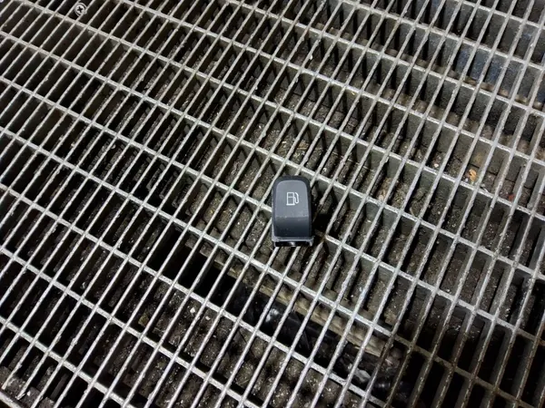 Levier de trappe à essence OEM 8V0959833A Audi Q3 8U image 2