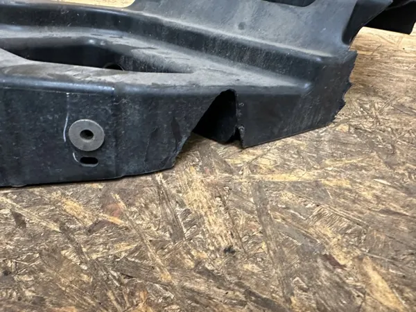 Tesla Model X rechter koplamp bevestigingsgleuf OEM 1048807-00-A image 3