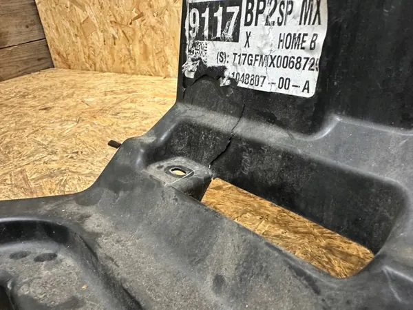 Tesla Model X rechter koplamp bevestigingsgleuf OEM 1048807-00-A image 5
