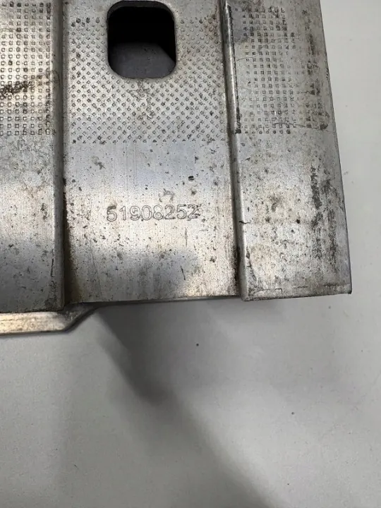 OEM 51908252 Voorbumperbalk voor Fiat 500 image 4