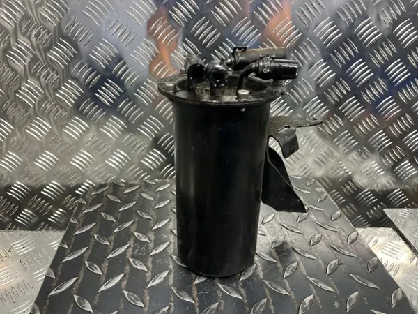 Boîtier filtre à carburant VW Passat B6 3C0127400C image 3