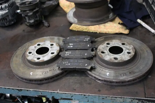 OEM TARCZE HAMULCOWE KLOCKI PRZÓD AVENSIS T22 2.0 D4D 1CD KOMPLET image 2