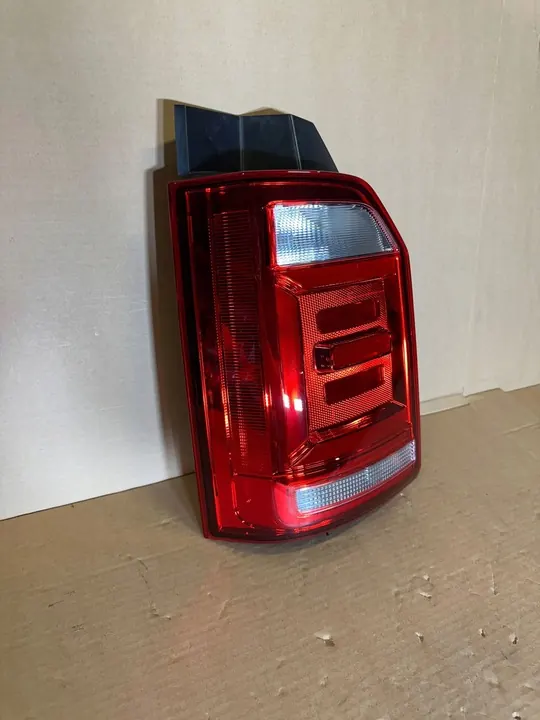 Lámpara trasera izquierda VW Transporter T6 image 2