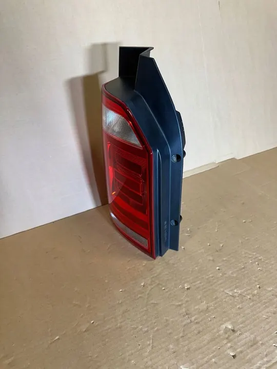 Lámpara trasera izquierda VW Transporter T6 image 3