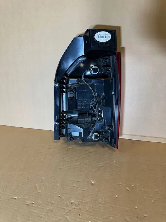 Lámpara trasera izquierda VW Transporter T6 image 4