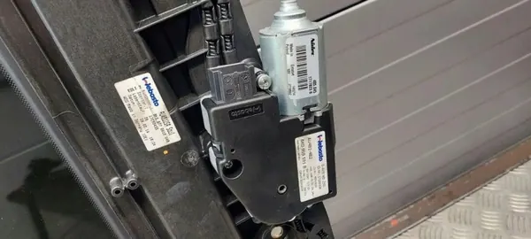 Audi A4 S4 B8 Kattoikkuna OEM 8K5877041B - Käytetty image 6