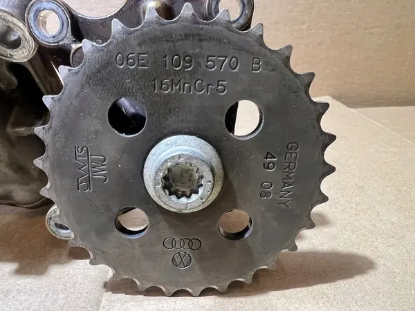 Oljepump AUDI A6 C6 2.4 V6 image 7