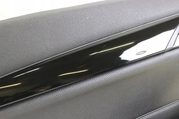 BMW X1 F48 Linker Achterdeurbekleding OEM 51427438103 image 3