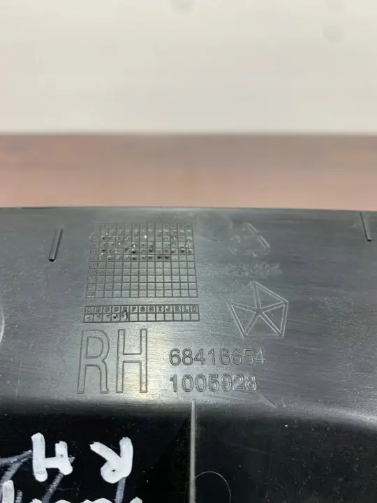 OEM 68416654AA Revestimiento maletero Chrysler Pacifica image 7