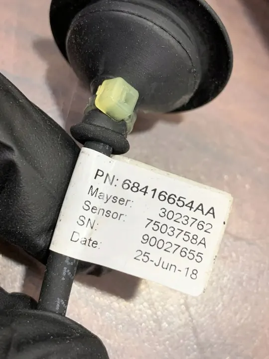 OEM 68416654AA Revestimiento maletero Chrysler Pacifica image 8