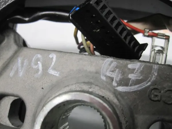 Chevrolet Captiva Ohjauspyörä OEM 95953921 - Käytetty image 10